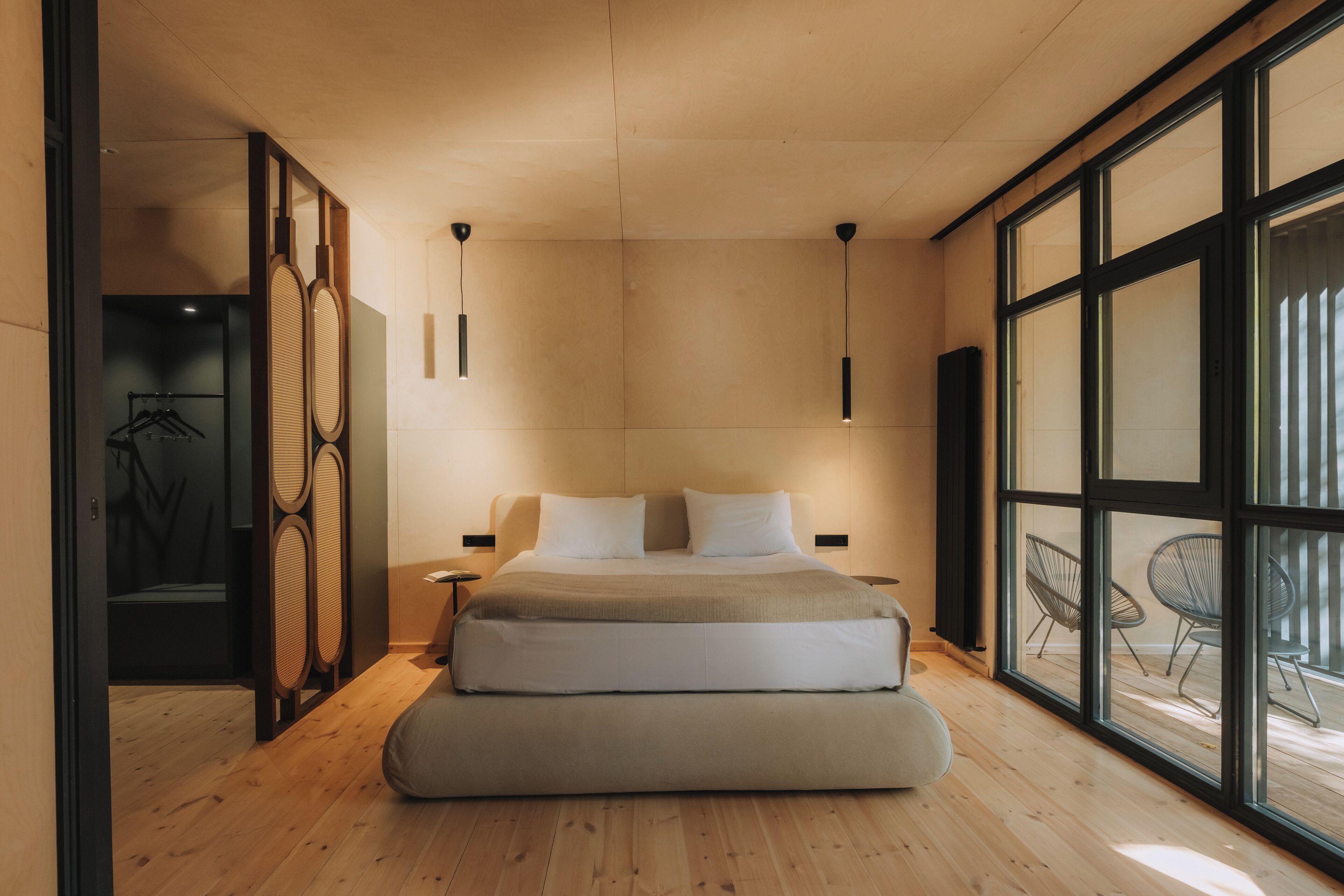 Superior Studio Suite | Desk, soundproofing, free WiFi