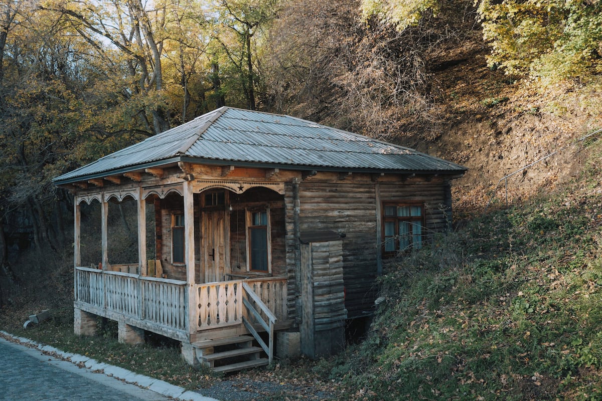 Desk, soundproofing, free WiFi