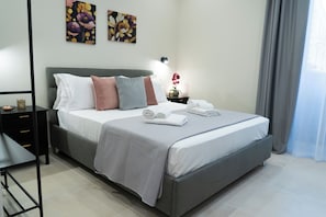 Classic Double Room | In-room safe, desk, laptop workspace, blackout drapes - B&B Town house 54 (Catania)