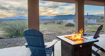 Winery Ranch Bungalow, Romantic Getaway with Private Hot Tub!