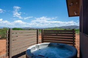 Outdoor spa tub - Winery Bungalow Near Sedona • Private Hot Tub • Views (Cornville)