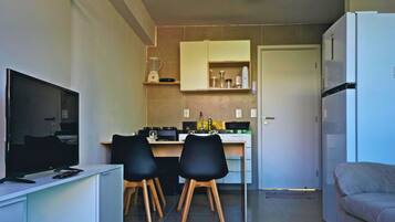 Fridge, microwave, oven, cookware/dishes/utensils