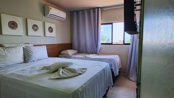 3 bedrooms, iron/ironing board, internet, bed sheets