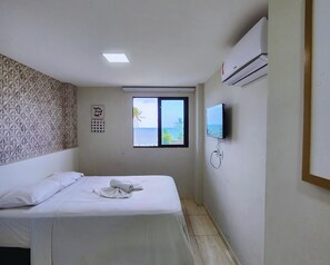 3 slaapkamers, een strijkplank/strijkijzer, internet, beddengoed