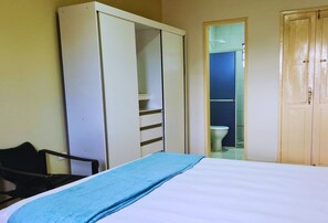 4 bedrooms, iron/ironing board, bed sheets