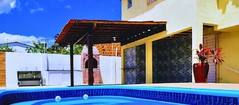 GRA325 | Spacious Retreat with Pool and Barbecue.