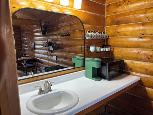 Iditarod Cabin-Modern Comfort in the Last Frontier (For families or casual travelers)