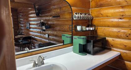 Iditarod Cabin-Modern Comfort in the Last Frontier (For families or casual travelers)