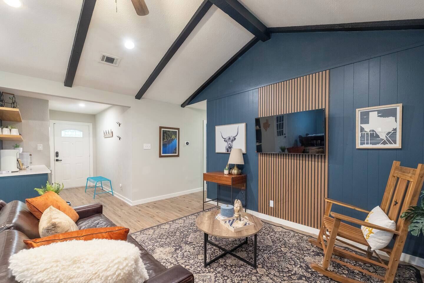 House, 4 Bedrooms | Living room