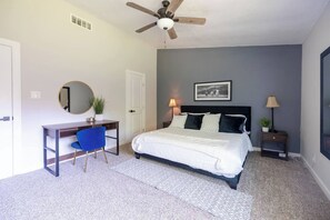 House, 4 Bedrooms | Free WiFi - Congress Capitol by The Key Rentals  (Austin)