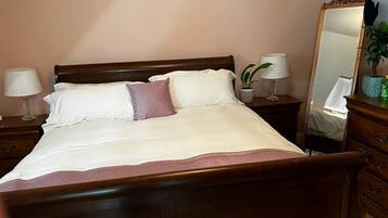 2 dormitorios, tabla de planchar con plancha, wifi gratis y ropa de cama