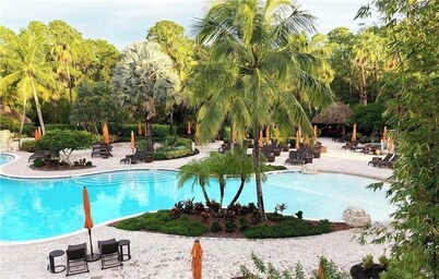 3Bedroom 2.5 bath townhome in beautiful Naples Florida
: