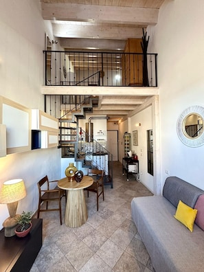 Smart TV - ALGHERO CENTER LOFT MARIS IN SULIS SQUARE: ICONIC WATERFRONT LOFT-TOP LOCATION (Alghero)