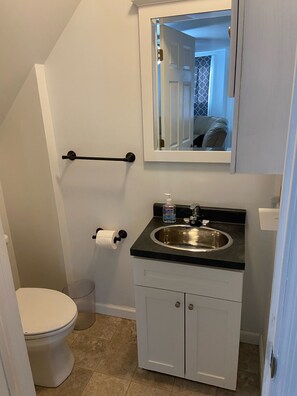 Towels, soap, toilet paper - Old Victorian Duplex (Milton)
