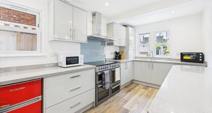 High-End 4BR 4BA • Central • Ideal for Groups