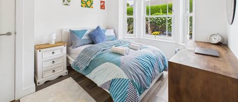 4 dormitorios, tabla de planchar con plancha, wifi y ropa de cama