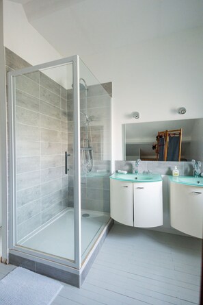 Hair dryer, towels - Charming villa with pool and BBQ, 1 min from Bourgoin-jallieu (Domarin)