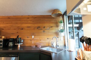 Microwave, oven, stovetop, dishwasher