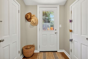 Interior - Refined Miner’s Cottage: Fenced Yard, Screened Porch. (Bisbee)