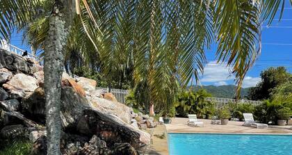 Charming 3-bedroom condo with oceans views