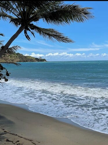 Charming 3-bedroom condo with oceans views