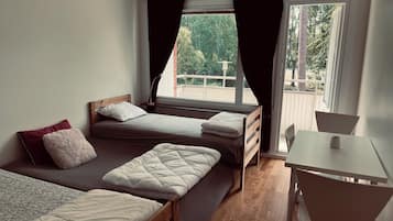 3 bedrooms, desk, iron/ironing board, free WiFi