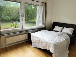 3 bedrooms, desk, iron/ironing board, free WiFi - Stylish Furnished Cozy Spinnrocksvägen (Uppsala län)