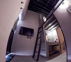 Economy Studio, 1 Double Bed with Sofa bed | Free WiFi