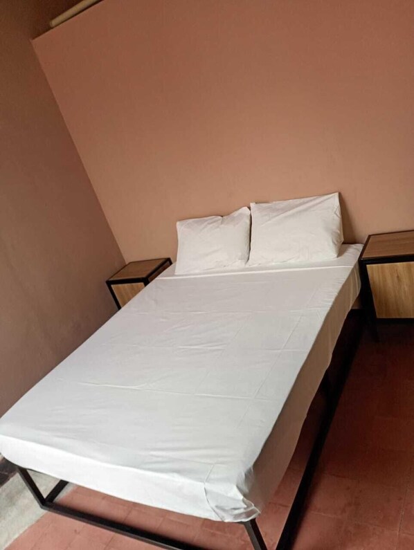 Deluxe Double Room, 1 Queen Bed | Free WiFi