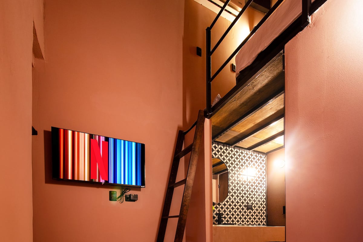 Economy-Studio, 1 Doppelbett und Schlafsofa