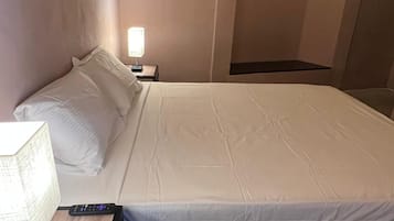 Habitación básica doble, 1 cama Queen size | Wifi gratis