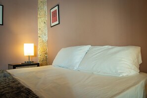 Standard Double Room, 1 Queen Bed | Desk, free WiFi, bed sheets - Capital O Adhoc Barrio Antiguo (Monterrey)