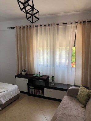 Habitació doble Deluxe, balcó, vistes al turó | Wifi gratuïta