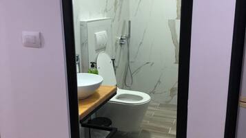 Doppia Deluxe, balcone, vista collina | Bagno