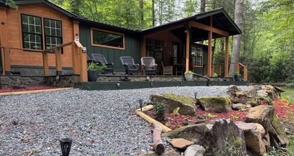 Big Snowbird Camp - Creekside Cottage with Fishing and Creek Fun!