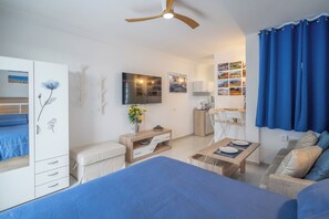 1 habitación, tabla de planchar con plancha, wifi gratis y ropa de cama 