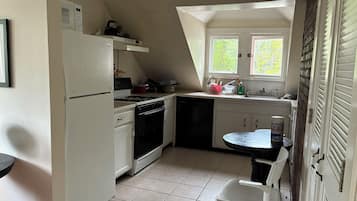 Microondas, horno, parrilla de estufa y lavavajillas