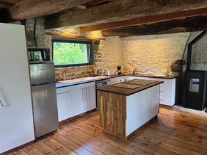 Microwave, oven, stovetop, dishwasher - Cottage golf Morbihan (Plougoumelen)