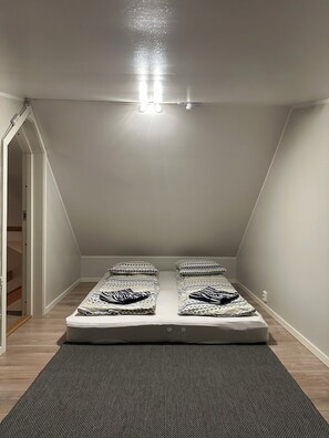 2 Schlafzimmer, Schreibtisch, Bügeleisen/Bügelbrett, kostenloses WLAN