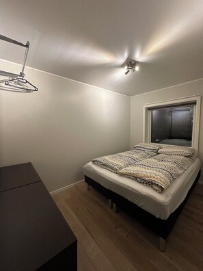 2 Schlafzimmer, Schreibtisch, Bügeleisen/Bügelbrett, kostenloses WLAN