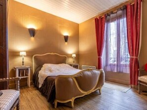 4 chambres, fer et planche à repasser, lit parapluie