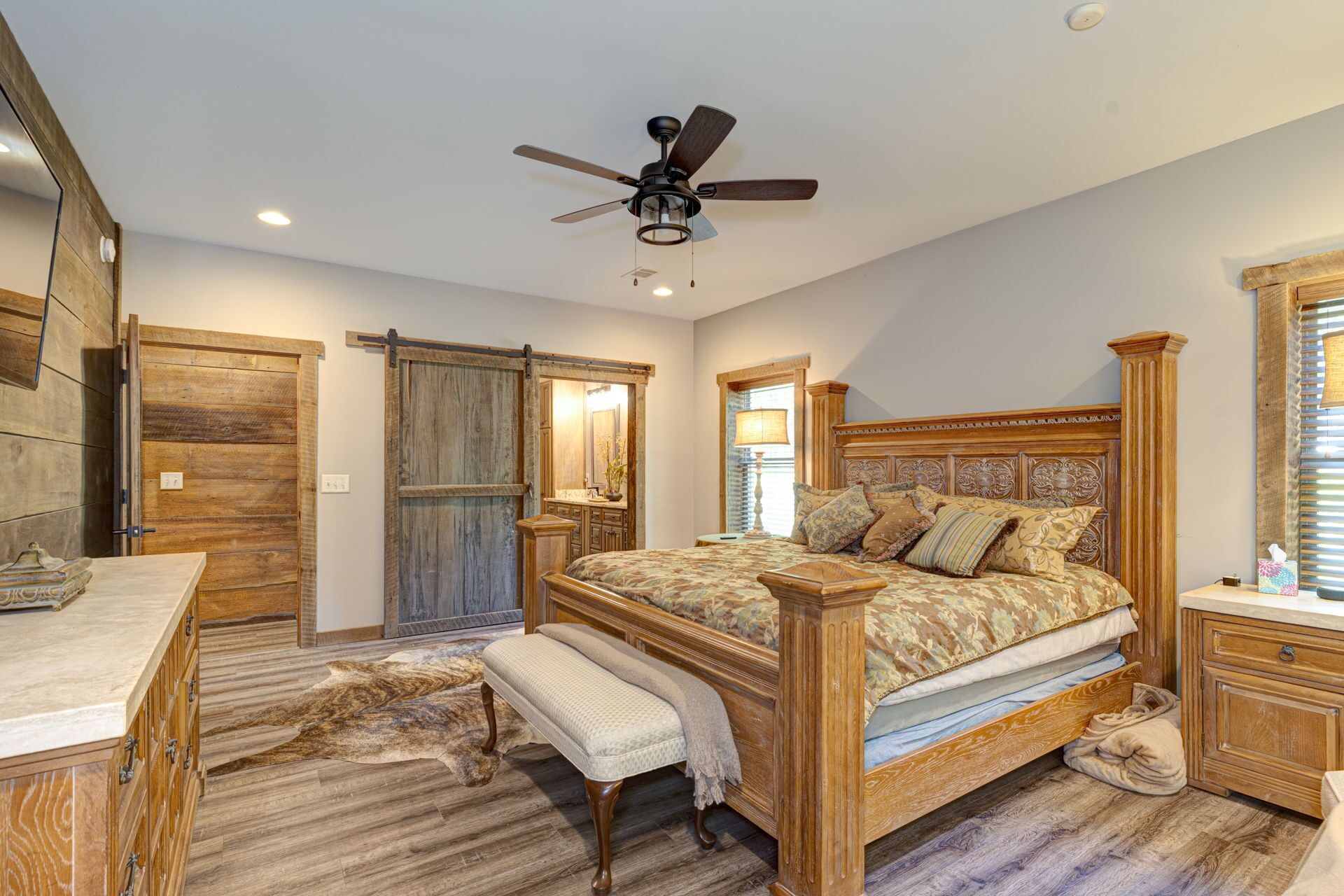 4 bedrooms, bed sheets