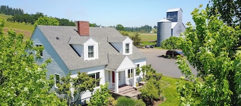 Historic Vineyard Escape-3 bedroom, 2 bathrooms, with patio and vintage charm.