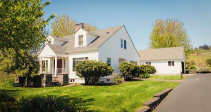Historic Vineyard Escape, with patio and vintage charm-Pet friendly!