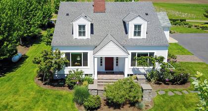 Historic Vineyard Escape, with patio and vintage charm-Pet friendly!