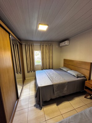 2 quartos, ferros/tábuas de passar roupa, Wi-Fi, roupa de cama