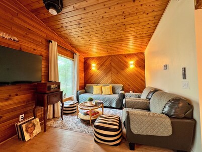 Short Drive to the Beach/Fishing/Treed Yard/Year Round Cottage/Family Kitchen