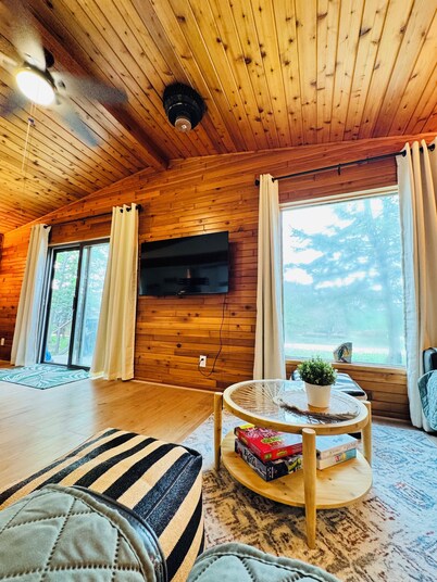 Short Drive to the Beach/Fishing/Treed Yard/Year Round Cottage/Family Kitchen