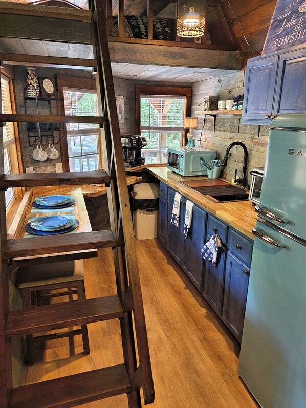 Fridge, microwave, stovetop, coffee/tea maker