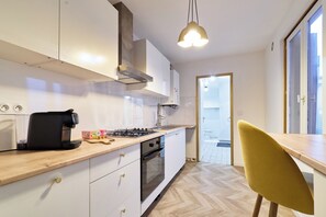 Fridge, oven, stovetop